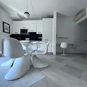 https://villa-fenix-milano.italymilanhotels.net